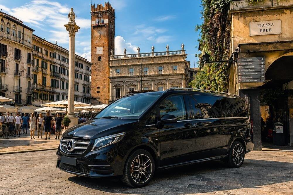 NCC da aeroporto di Verona a hotel in centro città: trasferimento privato senza stress